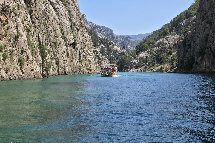 Tour en barco por el Cañón Verde con almuerzo y traslado al hotel