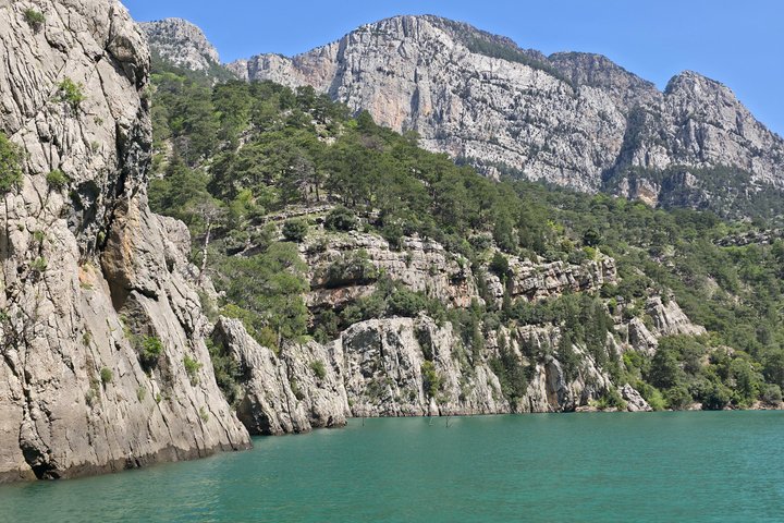 Tour en barco por el Cañón Verde con almuerzo y traslado al hotel
