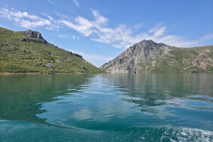 Tour en barco por el Cañón Verde con almuerzo y traslado al hotel