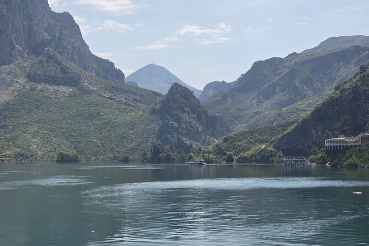 Tour en barco por el Cañón Verde con almuerzo y traslado al hotel