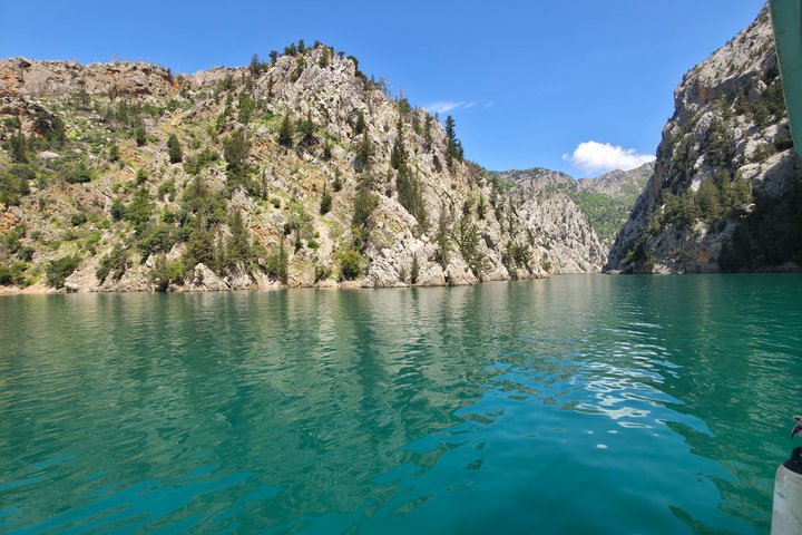 Tour en barco por el Cañón Verde con almuerzo y traslado al hotel