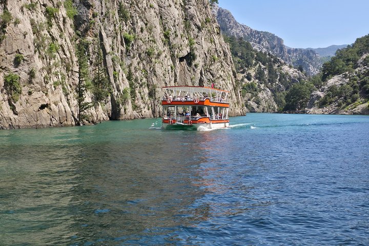 Tour en barco por el Cañón Verde con almuerzo y traslado al hotel
