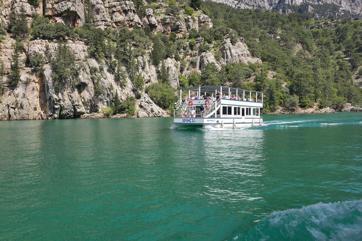 Tour en barco por el Cañón Verde con almuerzo y traslado al hotel