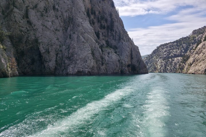 Tour en barco por el Cañón Verde con almuerzo y traslado al hotel