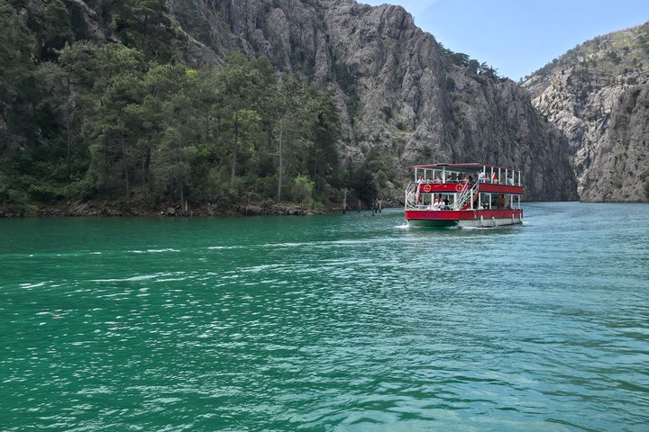 Tour en barco por el Cañón Verde con almuerzo y traslado al hotel