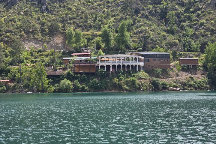 Tour en barco por el Cañón Verde con almuerzo y traslado al hotel