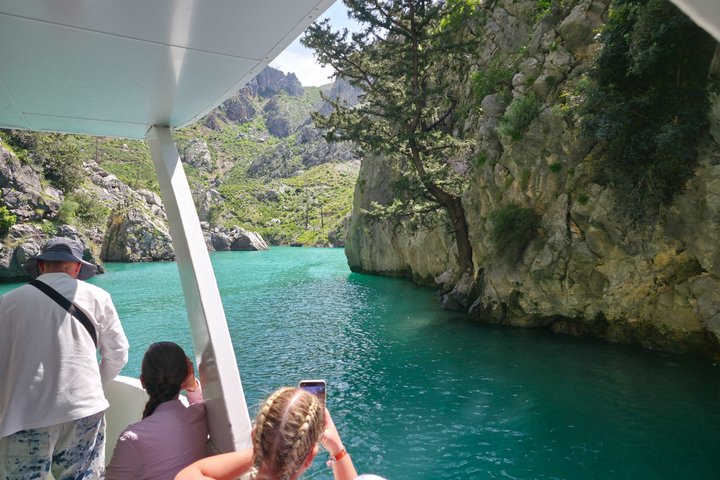 Tour en barco por el Cañón Verde con almuerzo y traslado al hotel