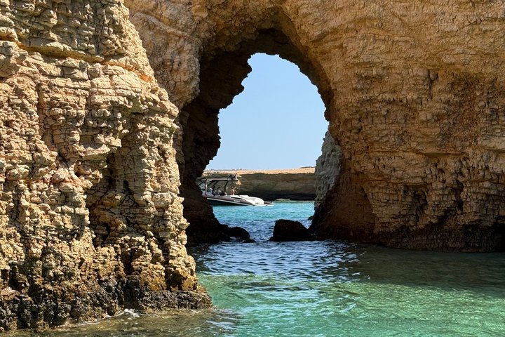 Antiparos Odyssey: Cuevas, laguna azul y encantos costeros|Excursión en barco