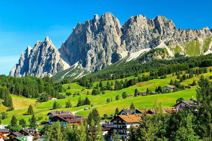 Excursión privada exclusiva de un día a Dolomitas Orientales en coche desde Bolzano