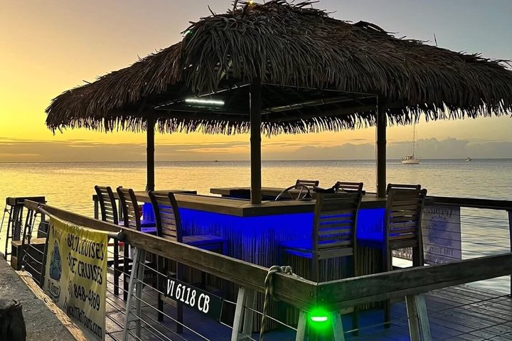 St Croix Tiki Tours Esperienza in barca a Tiki di Frederiksted