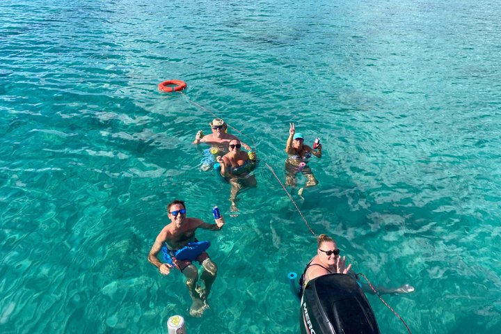 St Croix Tiki Tours Esperienza in barca a Tiki di Frederiksted