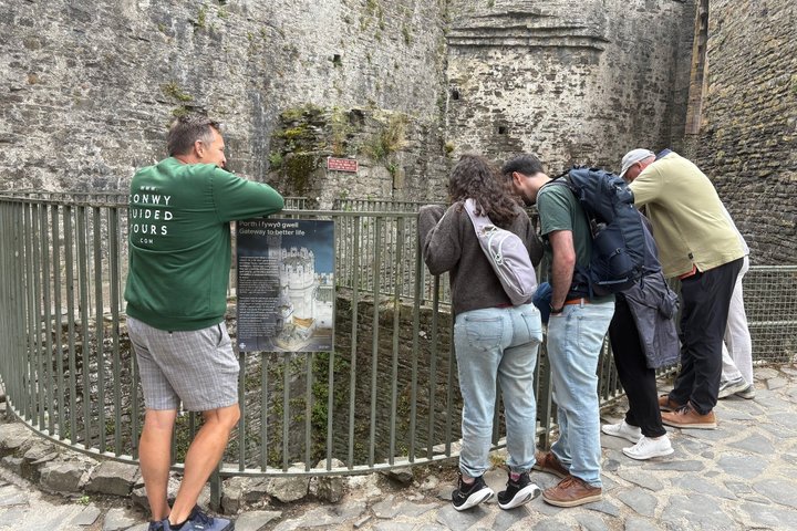 Open groepsrondleiding door Conwy Castle met een officiële gids