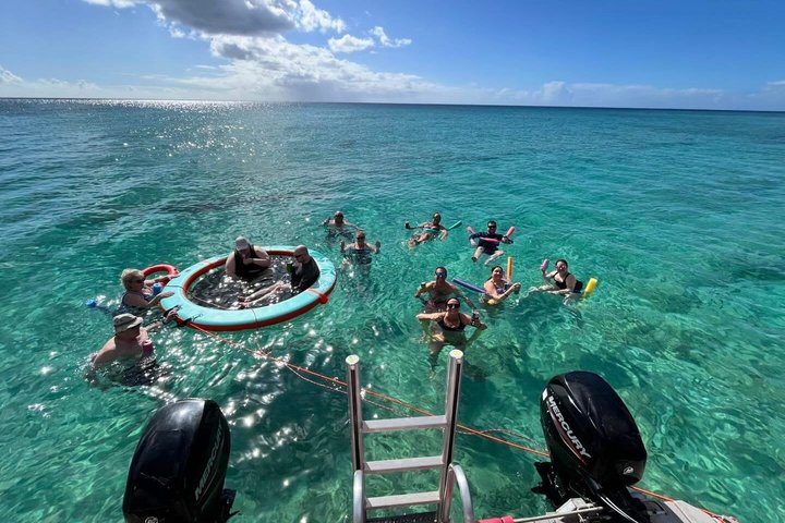 St Croix Tiki Tours Esperienza in barca a Tiki di Frederiksted