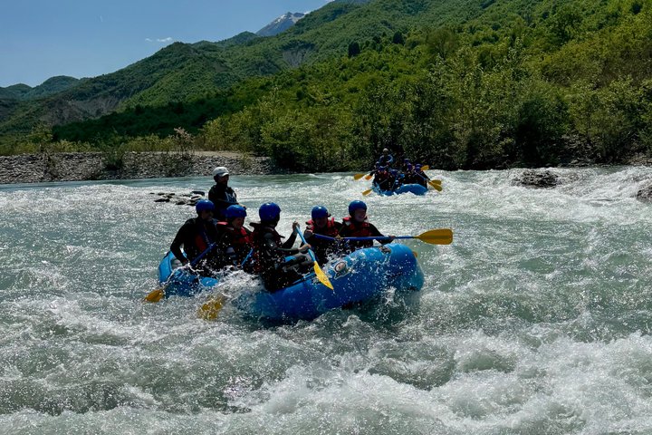 Visita guiada de rafting - Parque Nacional del Río Vjosa - Permet, Albania
