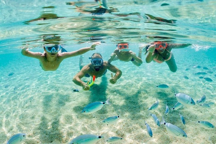 Kryssning till Bonifacio och snorkling till Lavezziöarna
