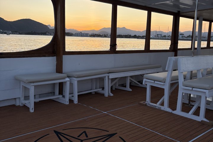 Sonnenuntergangskreuzfahrt in Alcudia mit Tapas & Schwimmen