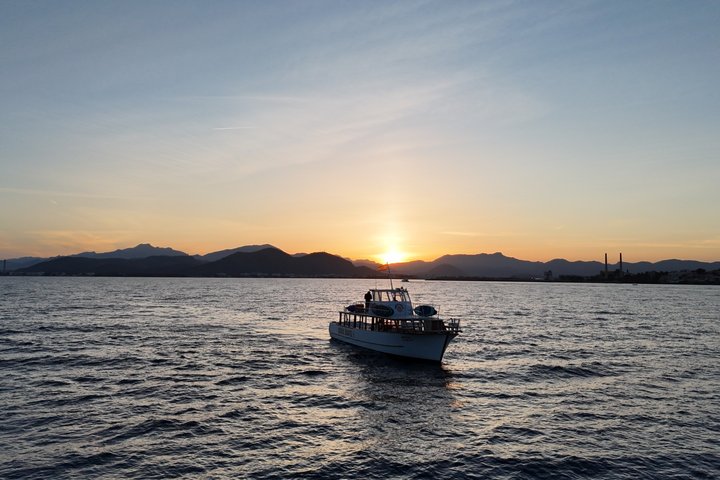 Sonnenuntergangskreuzfahrt in Alcudia mit Tapas & Schwimmen