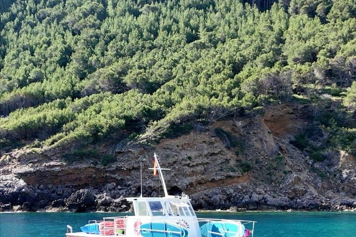 Paseo en barco por la mañana en Alcudia con parada de natación y tapas