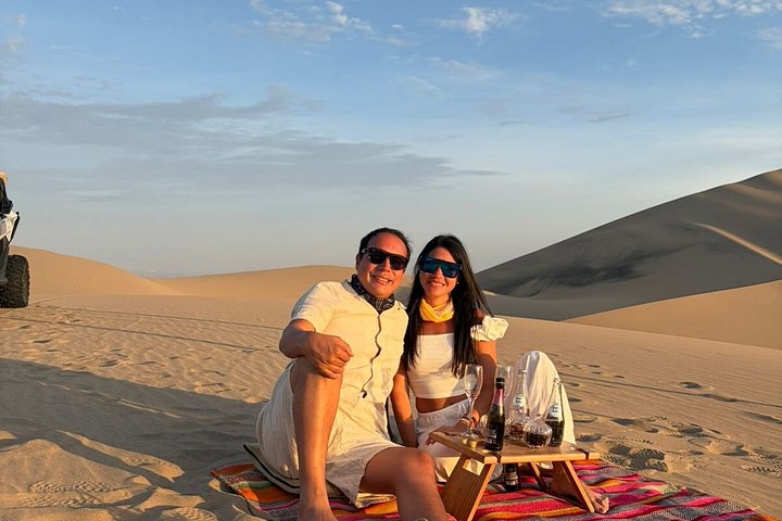 Huacachina : Expedición en Buggy UTV & Celebración Premium del Desierto