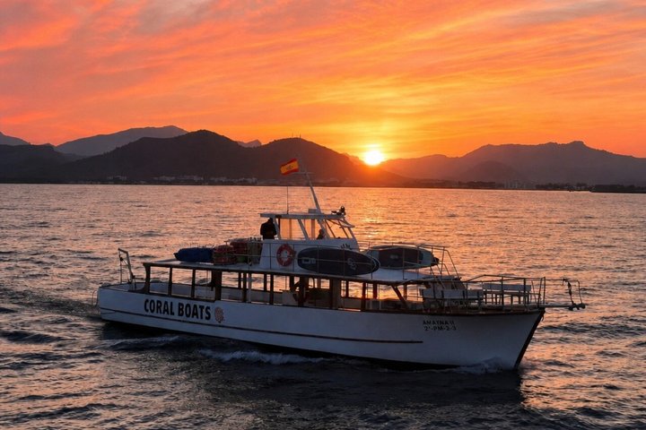 Sonnenuntergangskreuzfahrt in Alcudia mit Tapas & Schwimmen