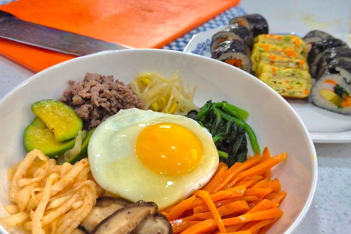 Clase de Cocina Coreana en Gyeongju : Bibimbap, Gimbap & Omelette