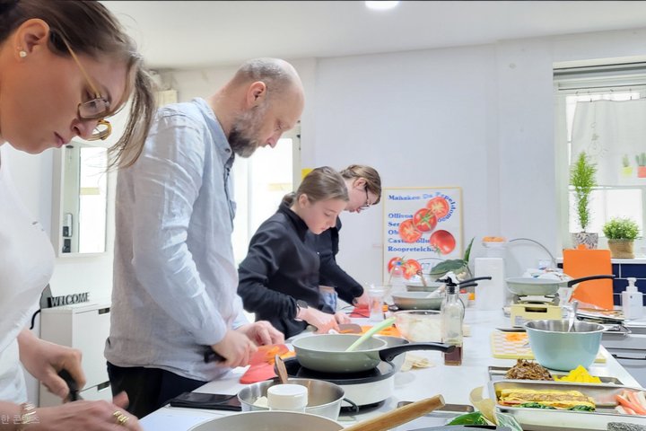 Clase de Cocina Coreana en Gyeongju : Bibimbap, Gimbap & Omelette