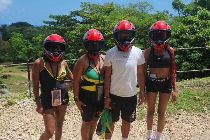 Experiencia en vehículos todo terreno, rafting en bambú y paseos a caballo en Ocho Ríos