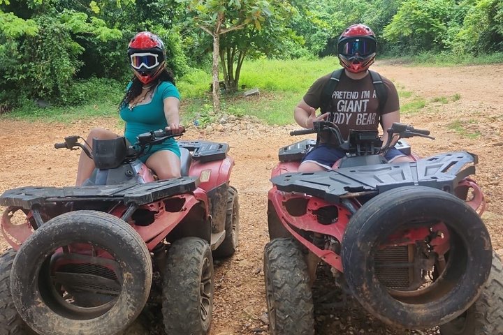 Experiencia en vehículos todo terreno, rafting en bambú y paseos a caballo en Ocho Ríos