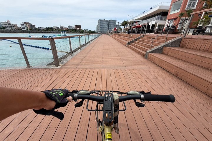 Okinawa Seaside Bike Tour a Chatan Pick-up disponibile