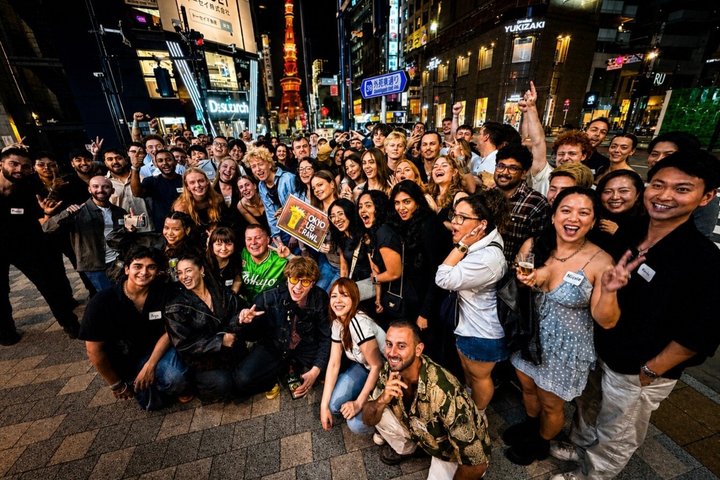 Noche de Pub Crawl en Tokio Fiesta de Vida Nocturna en Roppongi con Entrada a Club