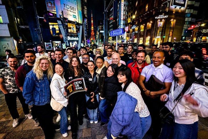 Noche de Pub Crawl en Tokio Fiesta de Vida Nocturna en Roppongi con Entrada a Club
