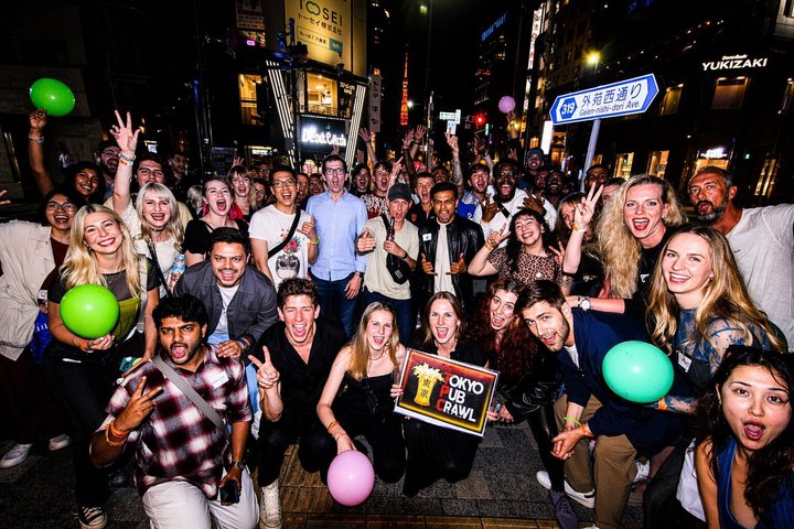 Noche de Pub Crawl en Tokio Fiesta de Vida Nocturna en Roppongi con Entrada a Club