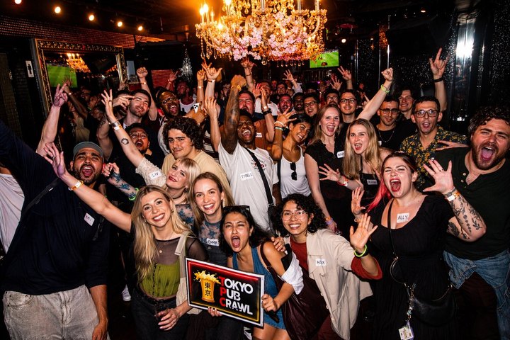 Noche de Pub Crawl en Tokio Fiesta de Vida Nocturna en Roppongi con Entrada a Club