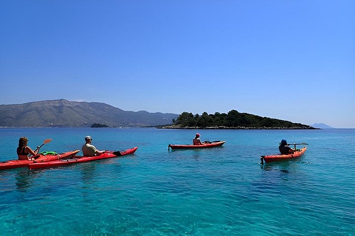 Halbtägige geführte Kajaktour mit lokalen Köstlichkeiten