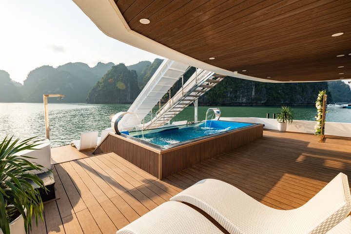 Hera Luxury Cruise - den mest luksuriøse dagstur i Halong Bay