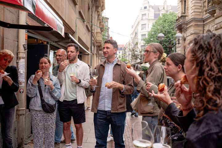 L'authentique Bilbao Pintxos, visite gastronomique et viticole avec un local