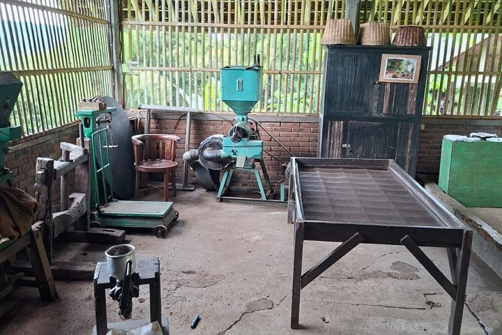 Visite de l'hôtel Coffee Plantation au complexe touristique MesaStila fr Semarang