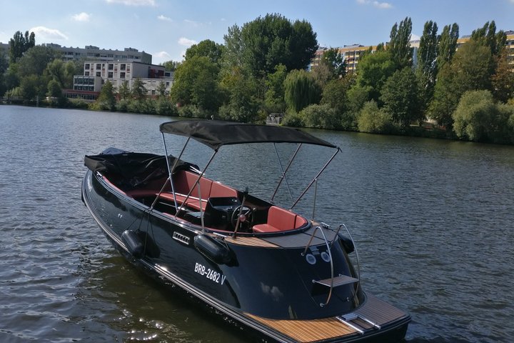 Explore Potsdam Wannsee en barco (de 1 a 8 personas, no se requiere licencia).