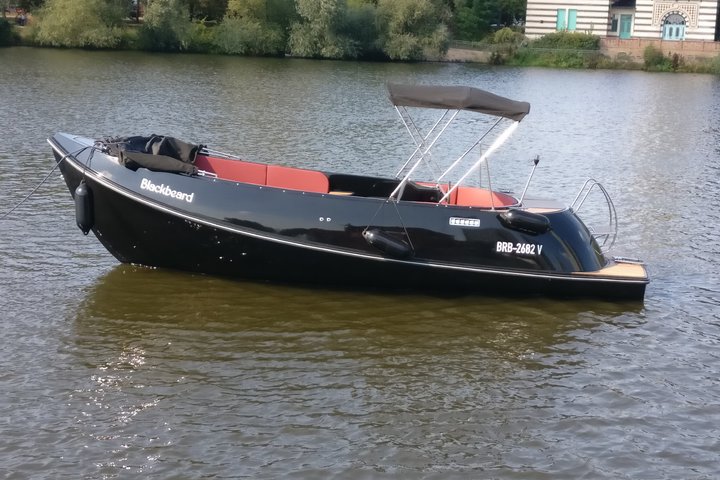 Explore Potsdam Wannsee en barco (de 1 a 8 personas, no se requiere licencia).