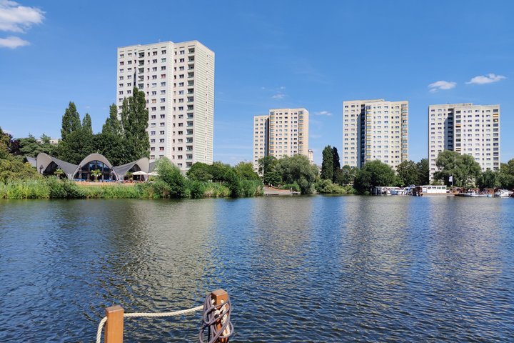Explore Potsdam Wannsee en barco (de 1 a 8 personas, no se requiere licencia).