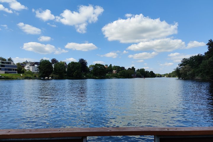 Explore Potsdam Wannsee en barco (de 1 a 8 personas, no se requiere licencia).