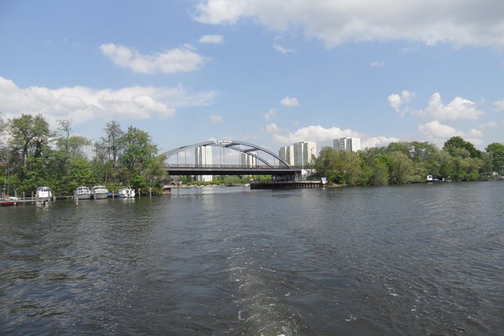 Explore Potsdam Wannsee en barco (de 1 a 8 personas, no se requiere licencia).