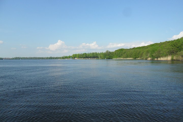 Explore Potsdam Wannsee en barco (de 1 a 8 personas, no se requiere licencia).