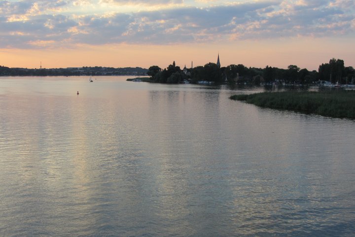 Explore Potsdam Wannsee en barco (de 1 a 8 personas, no se requiere licencia).