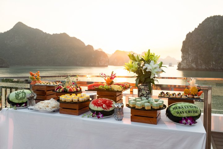 Hera Luxury Cruise - den mest luksuriøse dagstur i Halong Bay