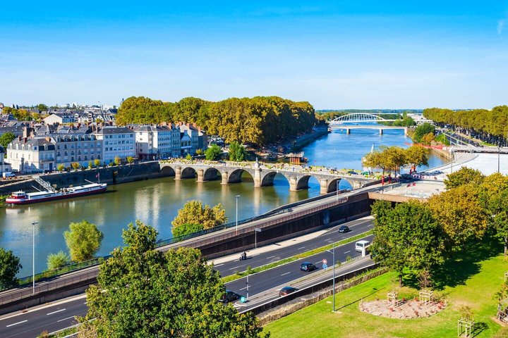 Bonjour Angers : Promenade privée de 2 heures en ville avec Guide local