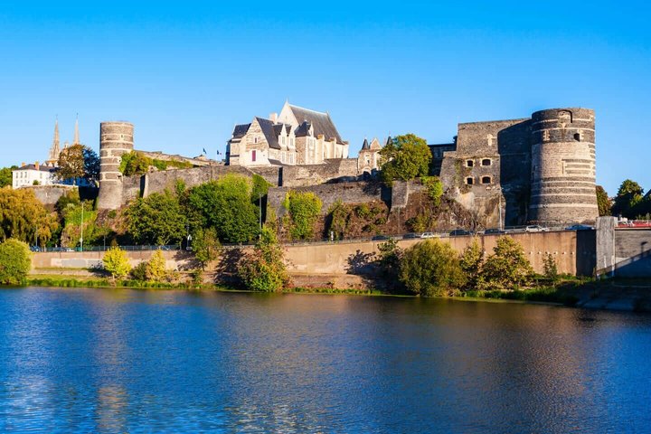 Bonjour Angers : Promenade privée de 2 heures en ville avec Guide local