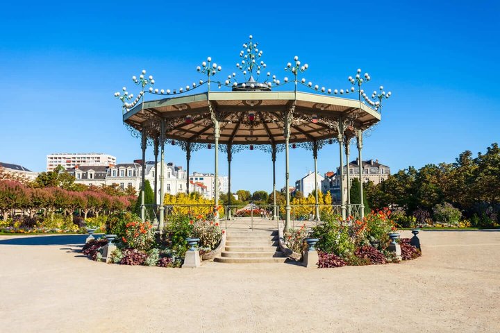 Bonjour Angers : Promenade privée de 2 heures en ville avec Guide local