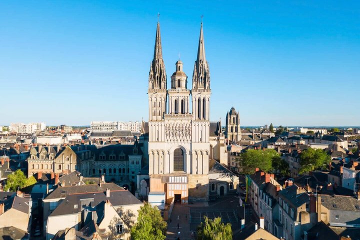 Bonjour Angers : Promenade privée de 2 heures en ville avec Guide local