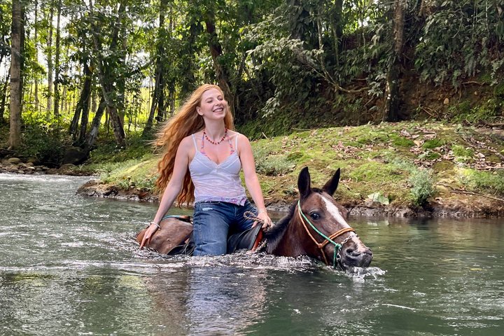 Horseback Riding Adventure i La Fortuna med River Crossings